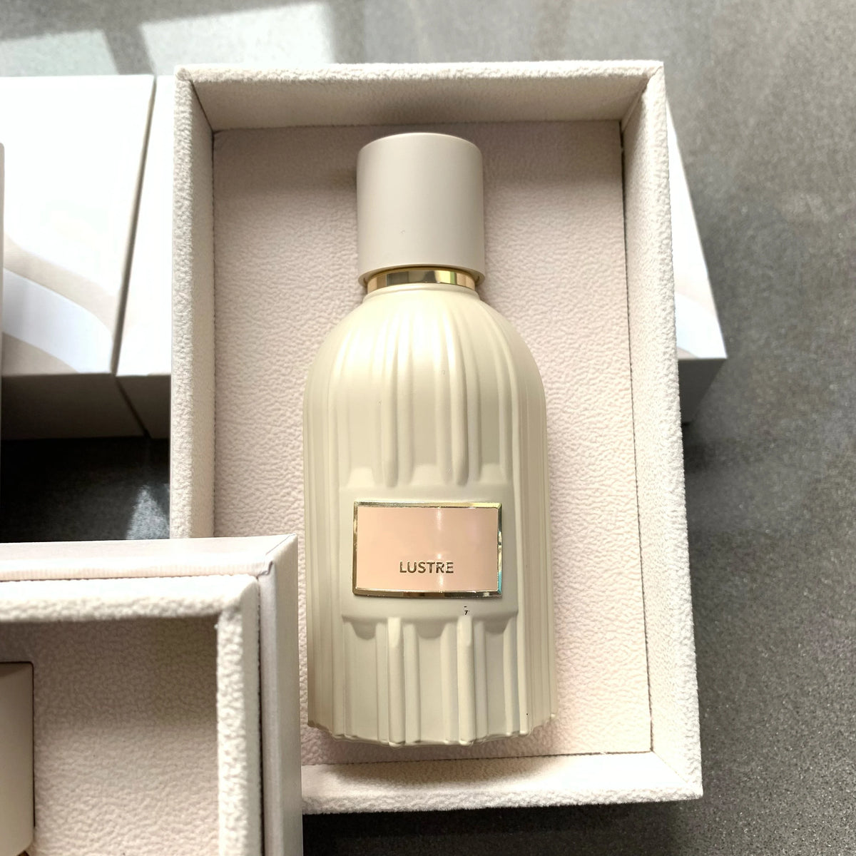 Armaf Luxury Unisex Floral Fragrance With Wood Notes