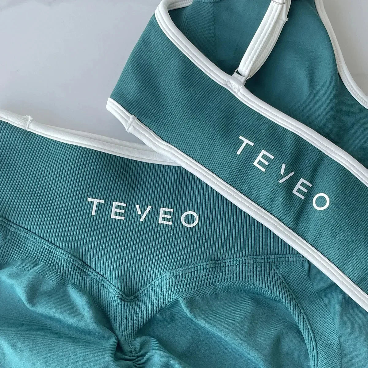 TEVEO 2 Piece Womens Seamless Gym Set Leggings Bra Yoga