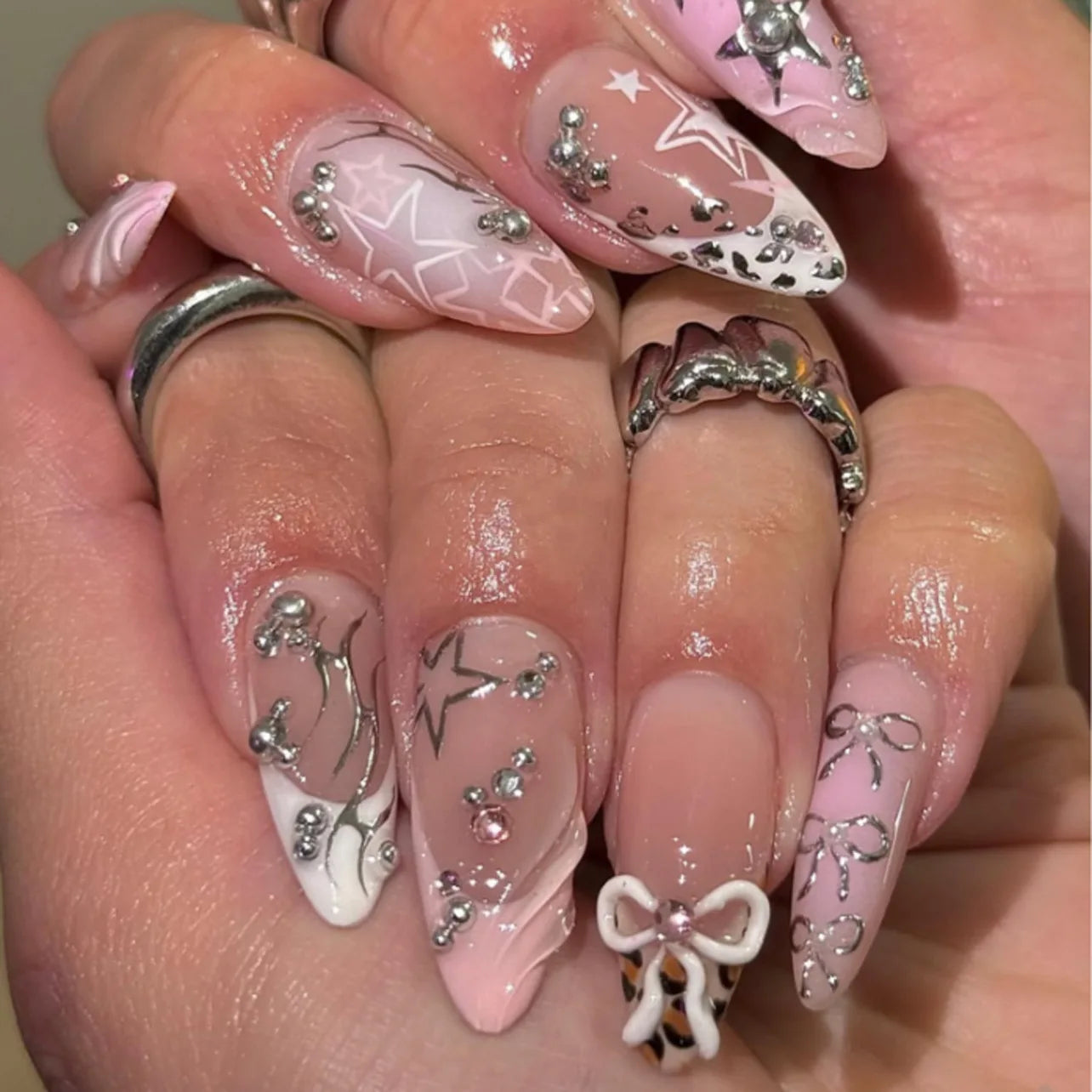 Almond Press On Nails Bat Decor Rivet Bow False Nails 24 Pcs Reusable Acrylic