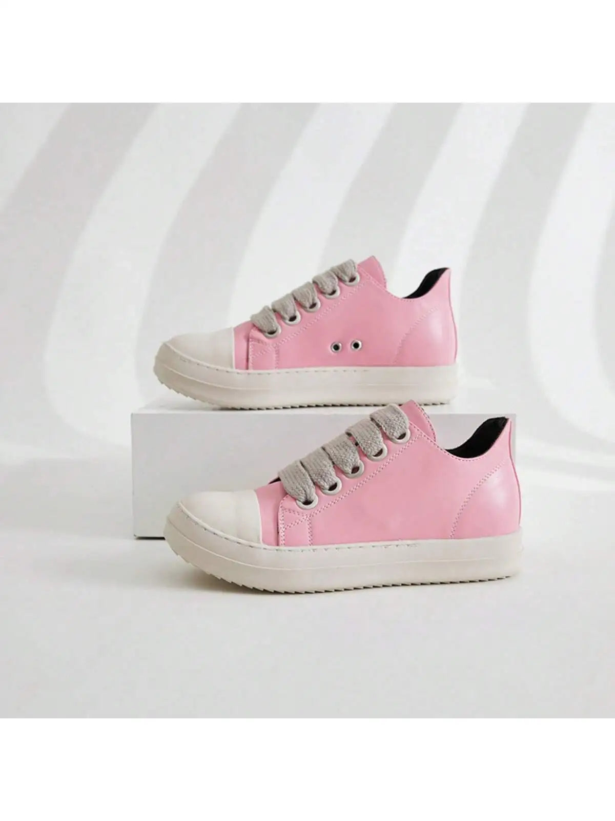 Niche Retro Thick Soled Round Toe Casual Sneakers For Men