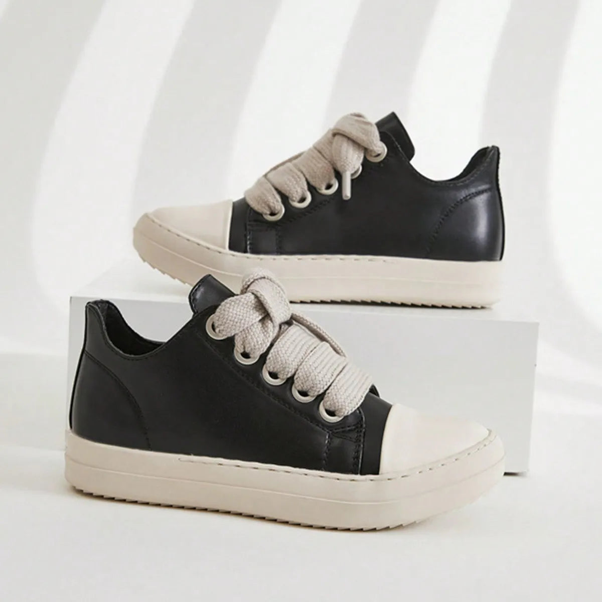 Niche Retro Thick Soled Round Toe Casual Sneakers For Men